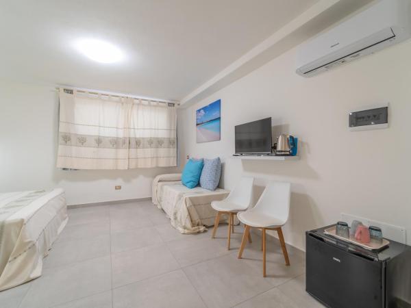 Brorent Affittacamere moro dream : photo 8 de la chambre chambre triple avec salle de bains privative