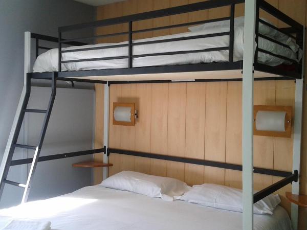 Fasthotel Carcassonne : photo 3 de la chambre chambre familiale (2adultes + 1enfant)