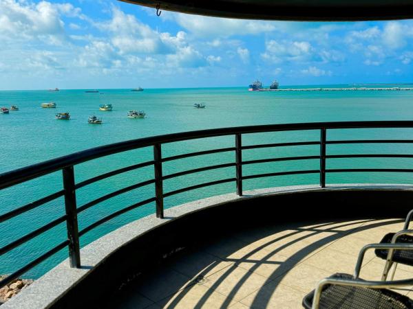 Iate Plaza Hotel : photo 1 de la chambre sea front suite with panoramic view