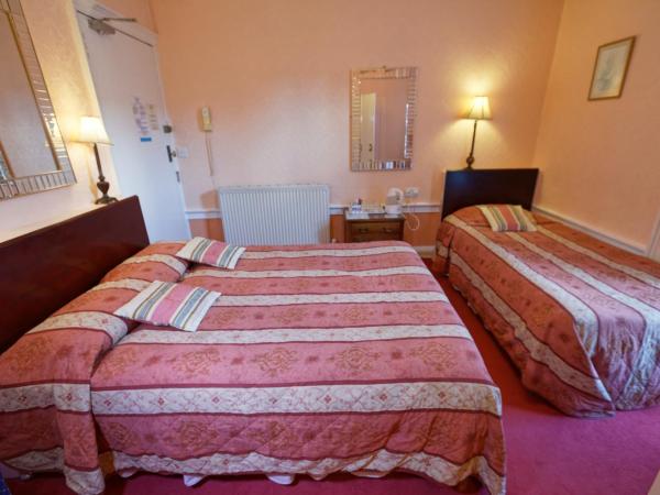 Averon Guest House : photo 9 de la chambre chambre familiale avec salle de bains privative