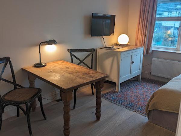 Brookview Guest House : photo 4 de la chambre chambre lit queen-size - vue sur jardin