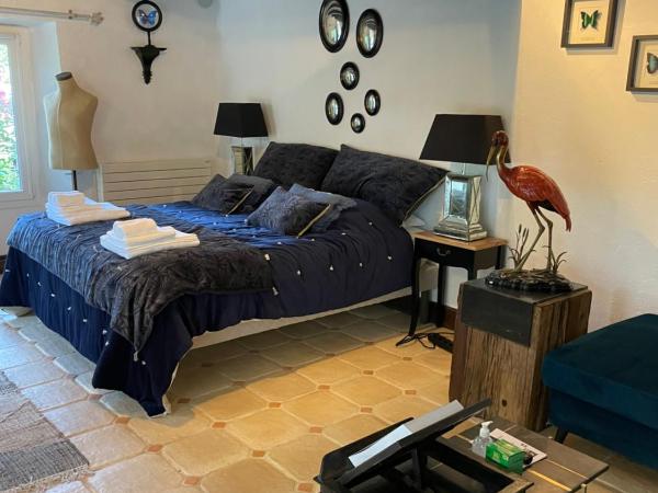 Les Ocelles de Sarlat : photo 2 de la chambre chambre deluxe (2 adultes + 1 enfant)