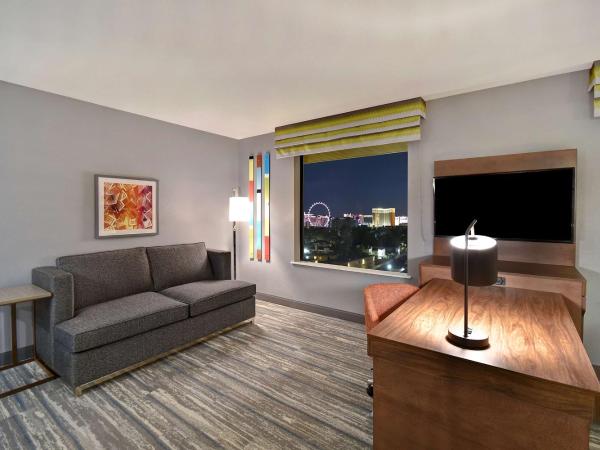 Hampton Inn & Suites Las Vegas Convention Center - No Resort Fee : photo 2 de la chambre suite studio lit king-size - non-fumeurs