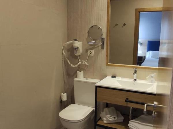 Hotel Parking Miradoiro de Belvís : photo 7 de la chambre chambre lits jumeaux Économique