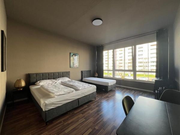 N8 ROOMS - by Leipzig Suites : photo 10 de la chambre chambre triple avec salle de bains