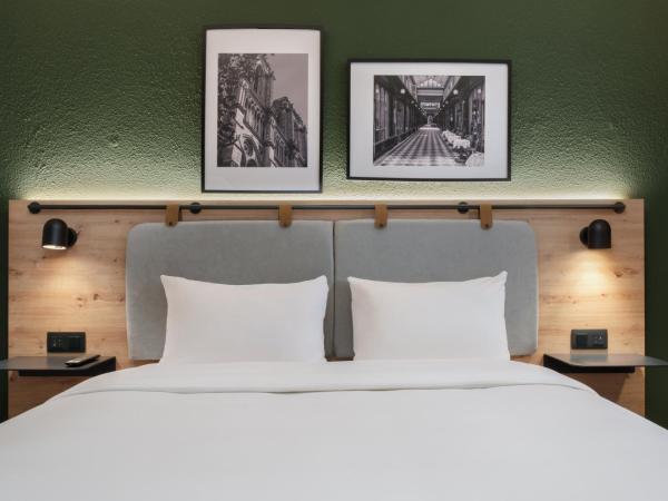 Campanile Prime Paris 19 - La Villette : photo 4 de la chambre chambre standard - lit queen-size