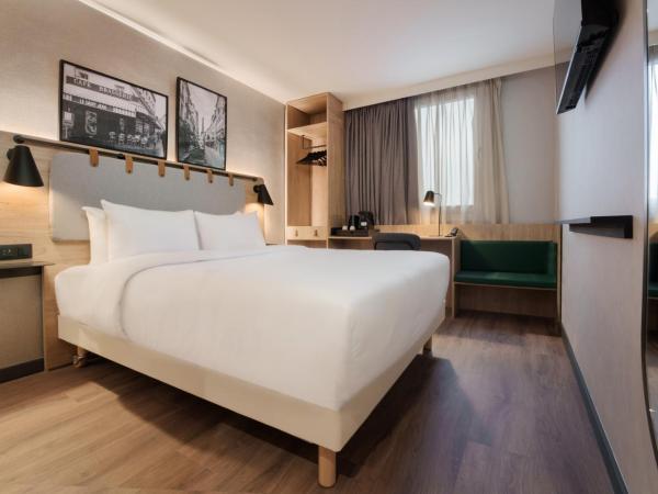 Campanile Prime Paris 19 - La Villette : photo 4 de la chambre chambre supérieure - lit queen-size