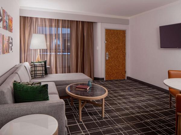 Doubletree Suites by Hilton Salt Lake City : photo 3 de la chambre suite 1 chambre lit king-size avec canapé-lit