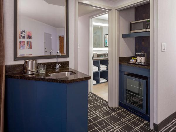 Doubletree Suites by Hilton Salt Lake City : photo 3 de la chambre one-bedroom corner king suite with sofa bed