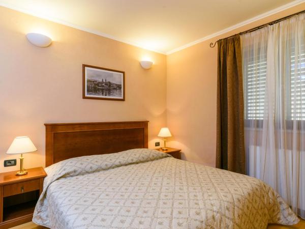 Apartment Villa Lavandula - Swimming pool view : photo 2 de la chambre appartement avec terrasse