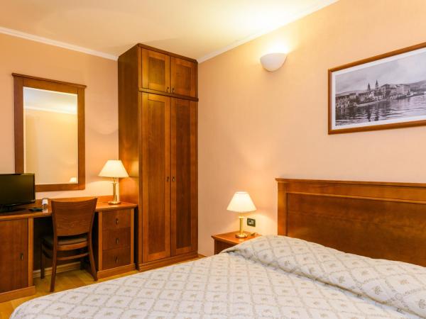 Apartment Villa Lavandula - Swimming pool view : photo 3 de la chambre appartement avec terrasse