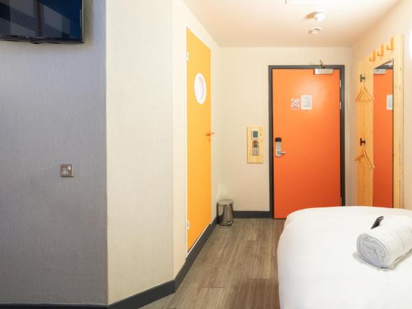 easyHotel Glasgow City : photo 2 de la chambre chambre lits jumeaux - sans fenêtre