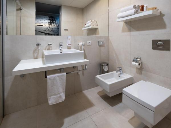 Sono Hotel : photo 10 de la chambre chambre double avec salle de bains privative