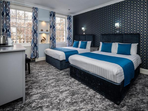 Mentone Hotel : photo 8 de la chambre chambre quadruple avec salle de bains privative