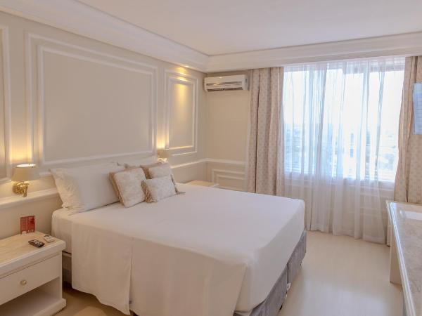 Lizon Curitiba Hotel : photo 1 de la chambre suite lit king-size avec baignoire spa