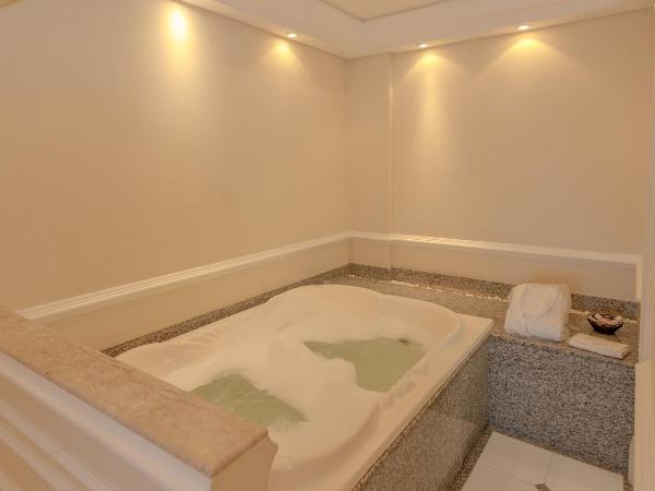 Lizon Curitiba Hotel : photo 5 de la chambre suite lit king-size avec baignoire spa