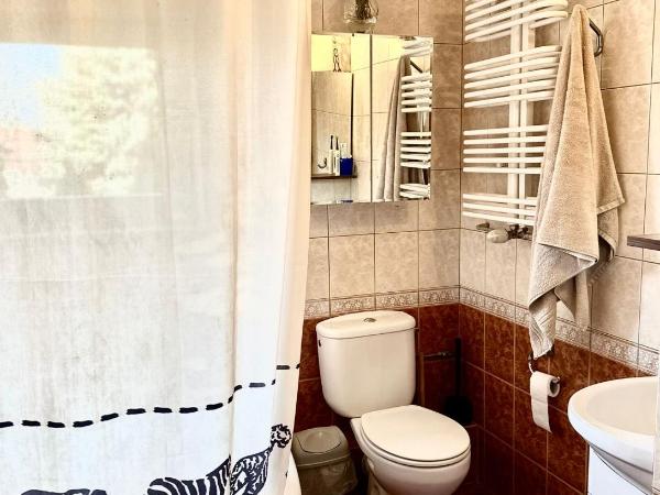 Pokoje na Zaciszu - Metro Zacisze : photo 8 de la chambre chambre double avec salle de bains commune