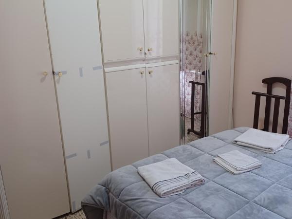 B&B Appartamenti Napoli : photo 8 de la chambre chambre double avec toilettes communes