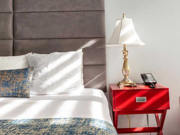 Hotel St. James : photo 6 de la chambre chambre lit king-size - accessible aux personnes à mobilité réduite