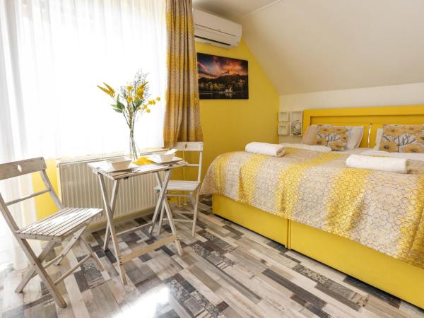 Balaton Fantasy Villa : photo 10 de la chambre appartement - vue sur lac