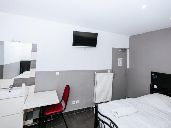 Hotel De La Poste : photo 7 de la chambre chambre triple avec salle de bains commune