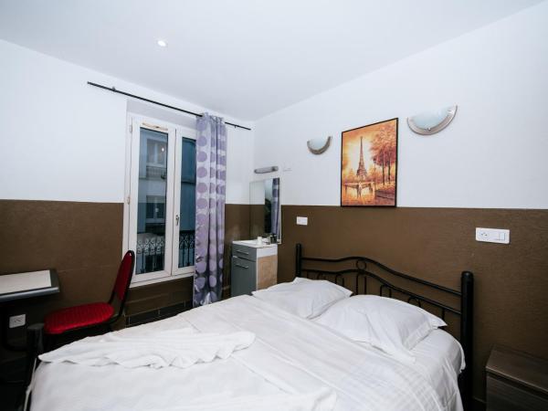 Hotel De La Poste : photo 8 de la chambre chambre double standard avec salle de bains commune