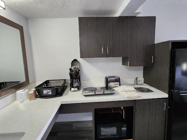 Studio 6 Houston TX Medical Center NRG Stadium : photo 1 de la chambre chambre lit king-size deluxe - non-fumeurs 