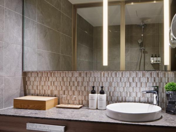 ANA InterContinental Tokyo, an IHG Hotel : photo 1 de la chambre chambre lit king-size classique avec baignoire séparée et douche à l'italienne - Étage supérieur