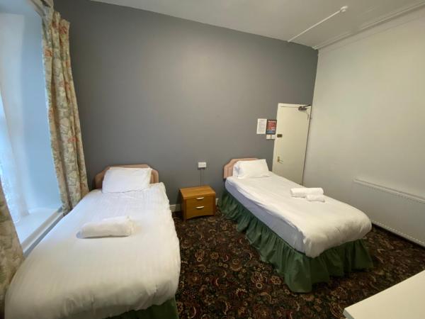 Aaran Central Guesthouse : photo 4 de la chambre chambre double ou lits jumeaux avec salle de bains commune