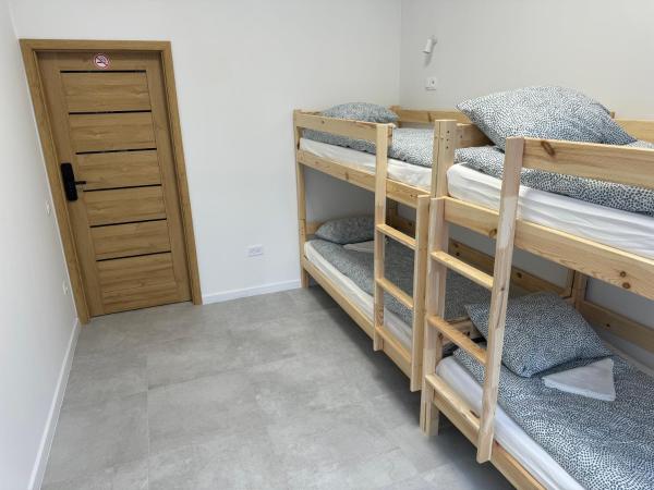 Green Hostel Katowice - 24h Free Parking : photo 5 de la chambre chambre quadruple