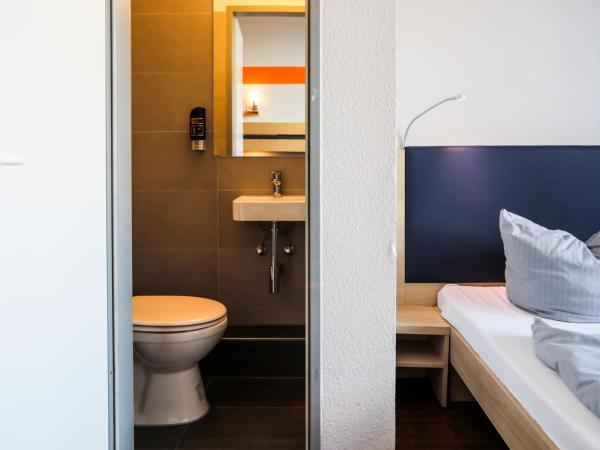 acama Hotel & Hostel Kreuzberg : photo 5 de la chambre chambre 6 lits 