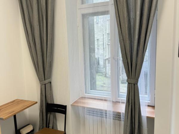 Green Hostel Katowice - 24h Free Parking : photo 1 de la chambre chambre double