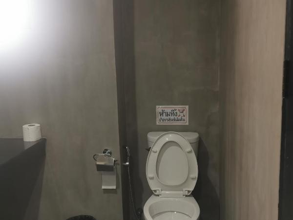 bangkok bed place : photo 9 de la chambre chambre triple avec douche