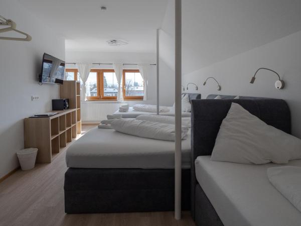 B&B Hotel Heimgartl : photo 7 de la chambre chambre familiale