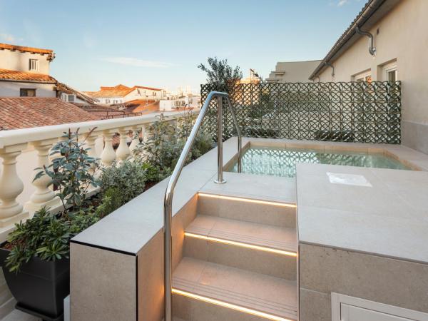 Catalonia Atocha : photo 3 de la chambre suite junior avec piscine privée et terrasse