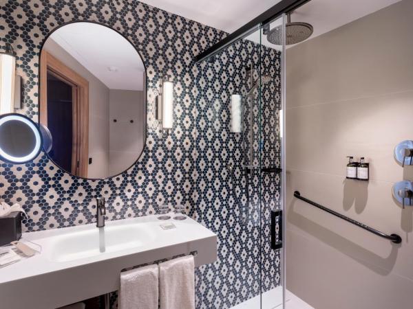 Catalonia Atocha : photo 8 de la chambre suite junior avec piscine privée et terrasse