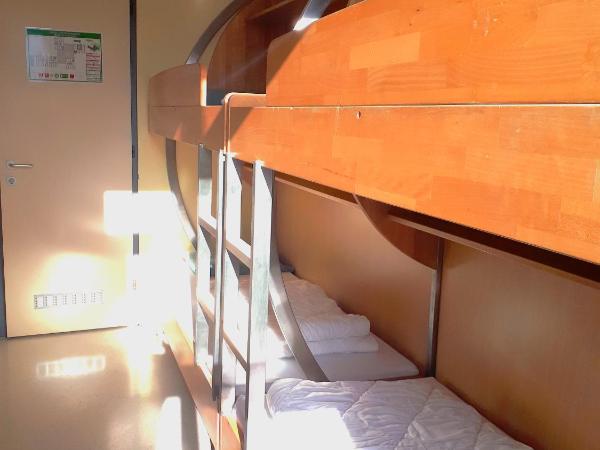 Jugendherberge Innsbruck - Youth Hostel : photo 7 de la chambre chambre sextuple avec salle de bains commune