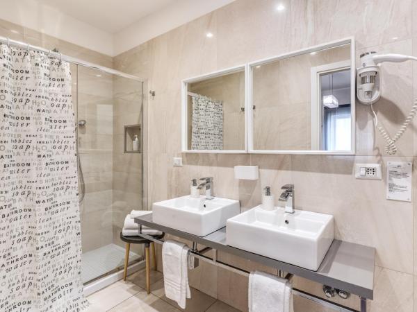 Napoli Great View B&B : photo 5 de la chambre suite junior - vue latérale sur mer