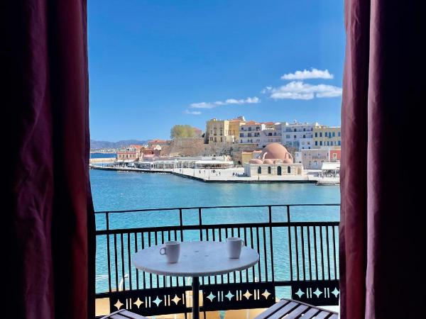 Erietta Suites : photo 2 de la chambre suite de luxe avec balcon et vue sur la mer
