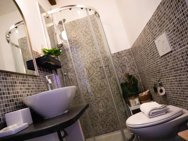 Guest House Camilla : photo 1 de la chambre chambre double avec balcon