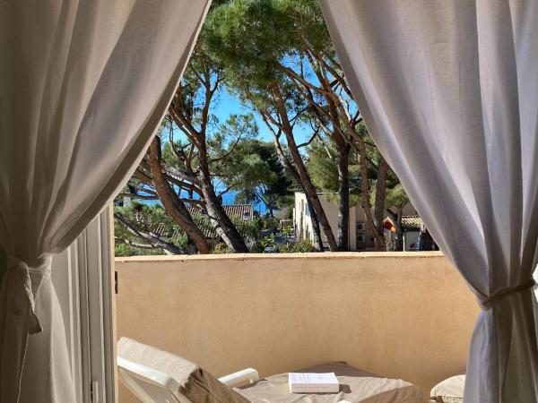 Le Refuge : photo 4 de la chambre chambre triple avec terrasse