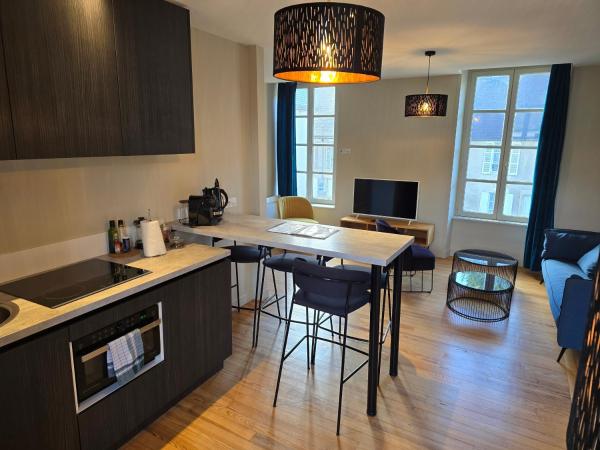 Au Loup Historic Apartments : photo 4 de la chambre appartement 5