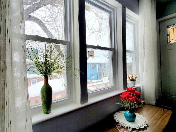 Merj's Guest House in Wolesly : photo 4 de la chambre chambre lit queen-size deluxe