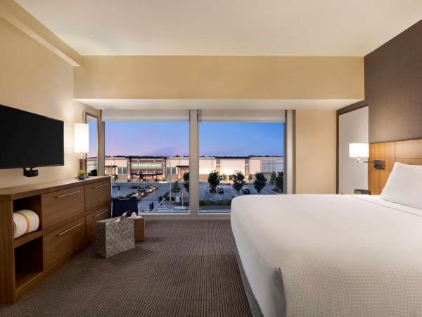 Hyatt Place Virginia Beach Town Center : photo 4 de la chambre suite 1 chambre lit king-size avec canapé-lit