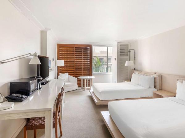 Hilton Vacation Club The Modern Honolulu : photo 3 de la chambre chambre double avec 2 lits doubles et vue sur la ville