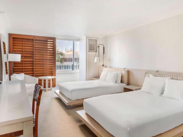 Hilton Vacation Club The Modern Honolulu : photo 2 de la chambre chambre double avec 2 lits doubles et vue partielle sur l'océan