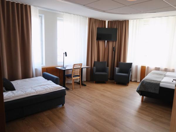 Hesehotelli Turku Linja-autoasema : photo 8 de la chambre grande chambre quadruple