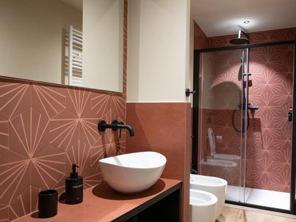 Borgo35 : photo 3 de la chambre chambre double ou lits jumeaux avec salle de bains privative