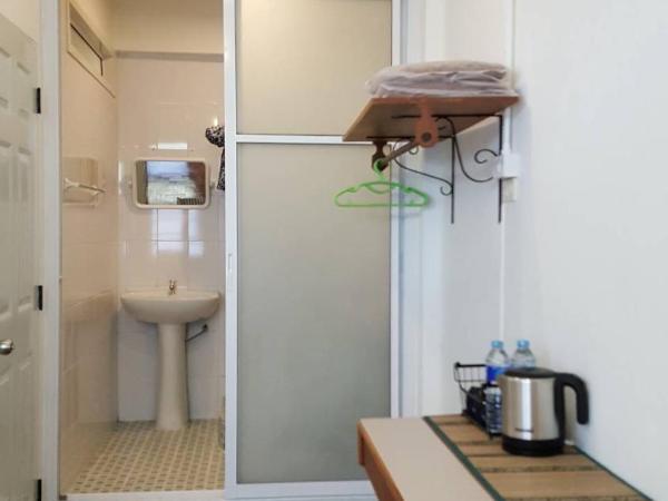 The Commonroom CNX : photo 6 de la chambre chambre lits jumeaux avec salle de bains privative