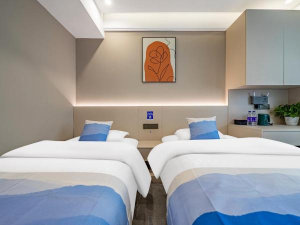 Yozo Serviced Apartment : photo 2 de la chambre chambre lits jumeaux avec balcon